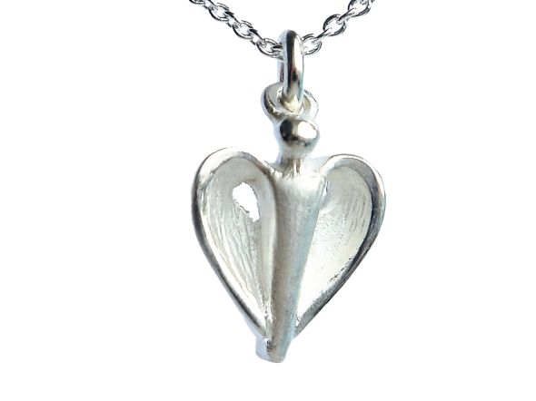 Kleiner Schutzengel aus Silber an Ankerkette