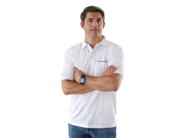 RNZ Poloshirt für Herren mit blauem RNZ-Schriftzug