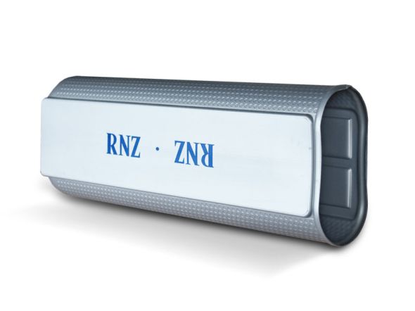 Hellgraue Zeitungsbox mit blauem RNZ Logo